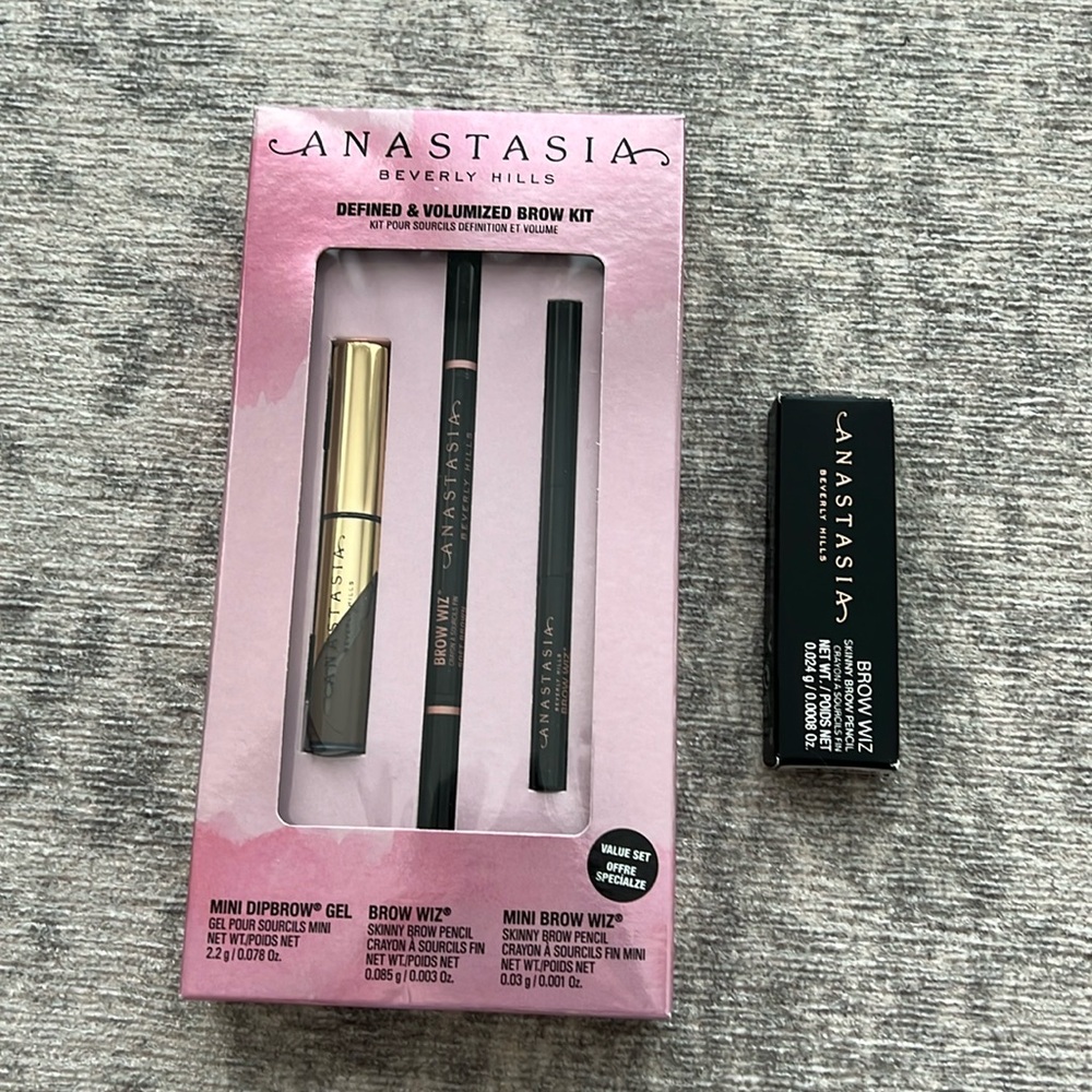 Anastasia Beverly Hills Defined and Volumized Brow Kit